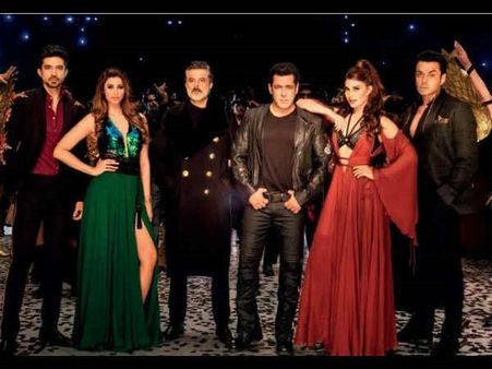 BOX OFFICE: सलमान खान की 'रेस 3'- चौथे दिन ही धीमी हुई कमाई.. जानें कलेक्शन