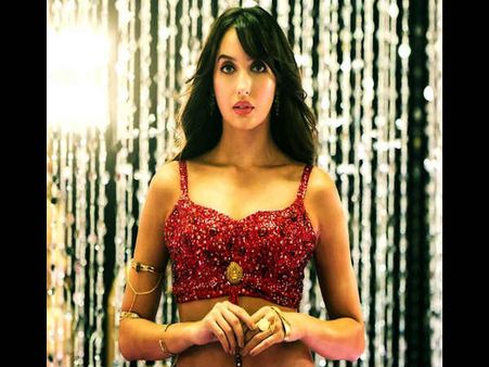 सलमान खान की 'भारत' के बाद- अब वरूण धवन की फिल्म से जुड़ीं ग्लैमरस नोरा फतेही