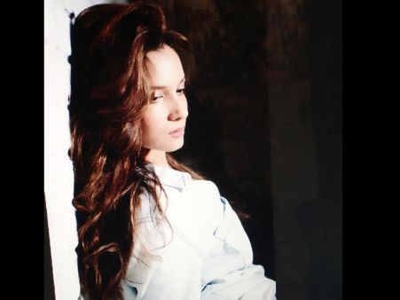 2018 का सबसे तगड़ा डेब्यू ,सुपरस्टार की इन तस्वीरों ने मचाया कहर,बेहद खूबसूरत