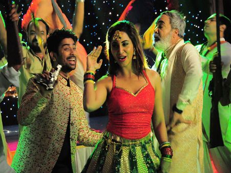 'बीड़ी जलईले जिगर से पिया' पर अर्शी खान का बिजली डांस,पहली बार जबरदस्त VIDEO