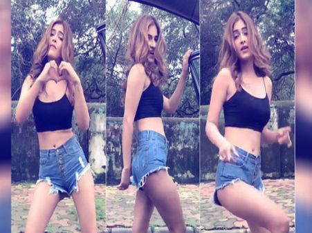 सेक्सी रागिनी ने किया ऐसा डांस,VIDEO लोग तेजी से देख रहे हैं