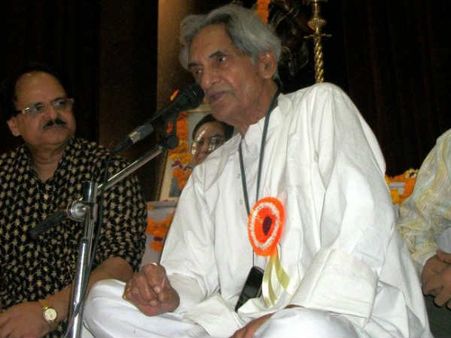 मशहूर कवि और गीतकार पद्मभूषण गोपालदास नीरज का निधन, ऐ भाई ज़रा देख के चलो था सबसे मशहूर गीत