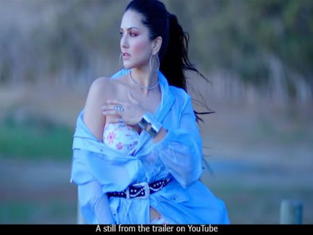 सनी लियोन का ये डांस अकेले में देखिए,2018 का बेहद ADULT वीडियो