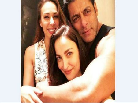 2018 की ये हैं सबसे सेक्सी स्टार,रेड बिकिनी में ऐसी तस्वीरें नजर हटाना मुश्किल