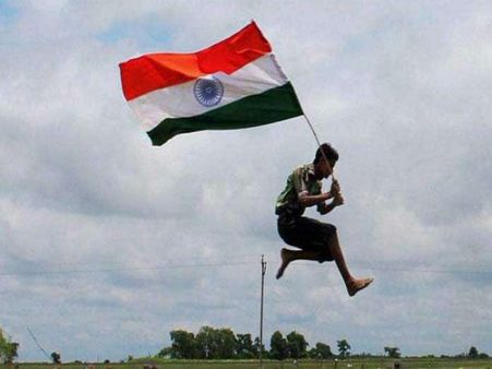 देशभक्ति फिल्में और कुछ करने का जज्बा, ऐसा है आपके फेवरेट स्टार्स का Independence Day