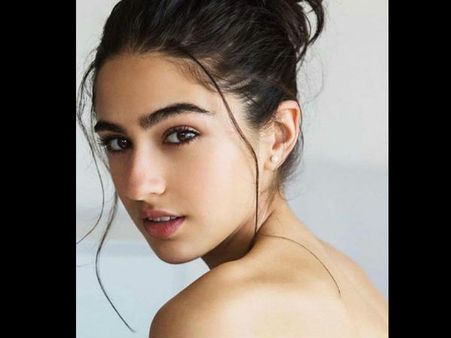 पहली फिल्म मिलते ही बढ़े सारा के भाव, छोड़ दी पापा सैफ की फिल्म, चौंक जाएंगे आप!