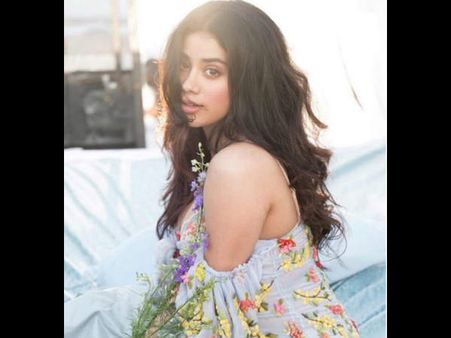 एक नहीं, दो नहीं- अब तीसरी बड़ी फिल्म भी FINAL- सुपरस्टार बना कर छोड़ेंगे करण जौहर