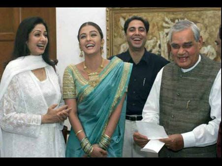 बॉलीवुड स्टार्स के साथ अटल बिहारी वाजपेई, देखें उनकी 10 शानदार अनदेखी तस्वीरें