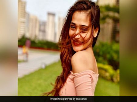 न्यूड वीडियो के बाद इस खान सुपरस्टार की ऐसी तस्वीरें,लाखों लोग देख रहे हैं