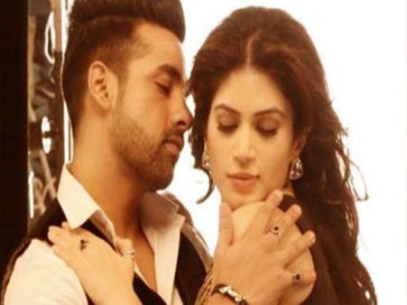 बंदगी कालरा और पुनीश शर्मा ने की सारी हदें पार,रोमांटिक VIDEO,मच गई सनसनी