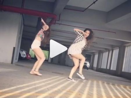 अचानक पार्किंग में इस सुपरस्टार ने किया ऐसा सेक्सी डांस,नजर हटाना मुश्किल VIDEO