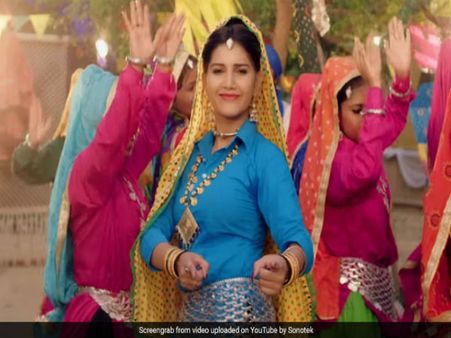 सपना चौधरी के इस सेक्सी डांस ने मचा दिया गदर,लाखों लोग देख रहे हैं VIDEO