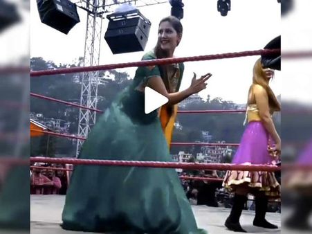 WWE के रिंग में सपना चौधरी ने किया ऐसा डांस,लाखों लोग देख रहे हैं Hot