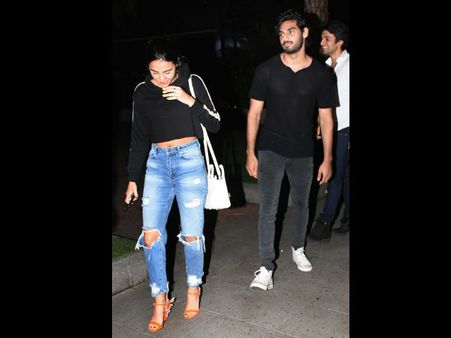 Pics: सुनील शेट्टी के बेटे अहान शेट्टी देर रात गर्लफ्रेंड के साथ हुए स्पॉट, खुल गया राज