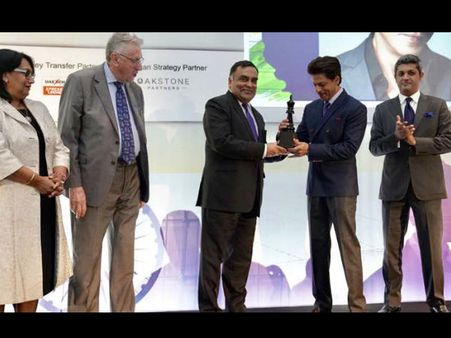 भारत-ब्रिटेन शिखर सम्मेलन में शाहरुख खान को सम्मानित किया गया, गेम चेंजर का मिला खिताब