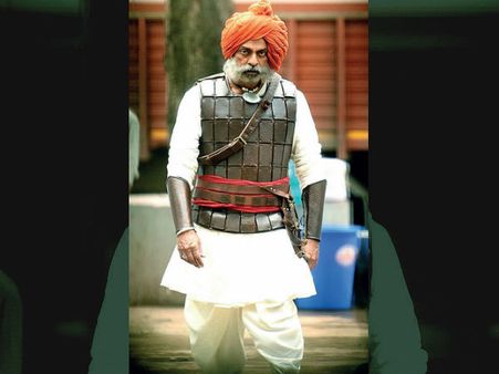 अजय देवगन की बॉयोपिक फिल्म 'तानाजी' में इस सुपरस्टार की एंट्री- First LOOK