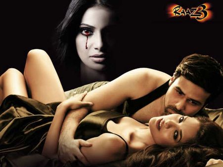 डराने से ज्यादा दिखाए इंटीमेट सीन, बॉलीवुड का सबसे लंबा किस, Pics देखकर होश उड़ जाएंगे