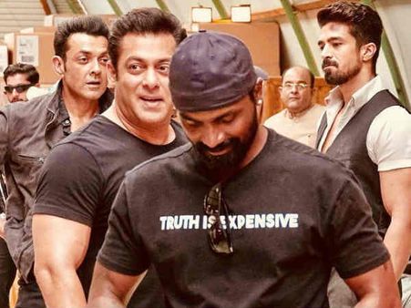 सलमान खान फिर हुए नाराज, Race 4 से बाहर हुए ये स्टार, जानें क्या है सच्चाई