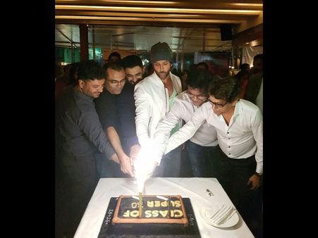 ऋतिक रोशन की 'सुपर 30'- शूटिंग खत्म- देंखे फिल्म की पूरी स्टारकास्ट- Latest PICS