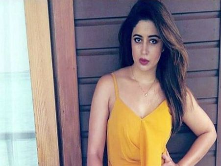 BIGG BOSS 12 में सेक्सी सुपरस्टार की एंट्री,लाखों लोग देख चुके हैं ये VIDEO