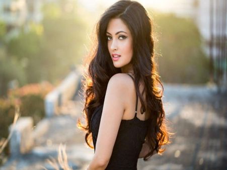 ब्लैक बिकिनी में सुपरस्टार ने मचा दी सनसनी,तस्वीरें ऐसी लाखों लोग देख रहे हैं