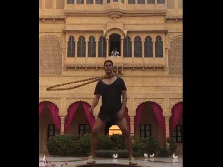 हाउसफुल 4 से वायरल हुआ अक्षय कुमार का खतरनाक Exercise वीडियो