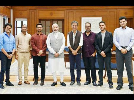 पीएम मोदी से मिले सुपरस्टार आमिर खान, इस बात पर हुई चर्चा, पीएम करेंगे ये बड़ा काम