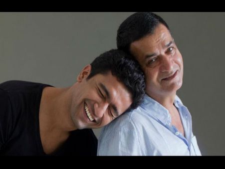 MeToo: विकी कौशल के पिता शाम कौशल ने सेक्सुअल हैरेसमेंट के आरोप पर मांगी माफी