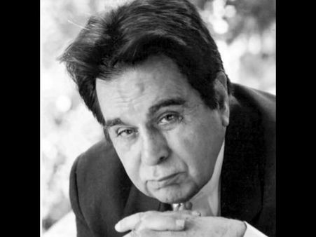 Just in: दिलीप कुमार को हुआ लंग इंफेक्शन, फिर हुए अस्पताल में भर्ती