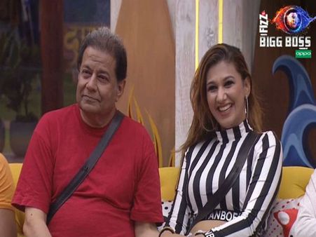 Bigg Boss 12 अनूप जलोटा के प्यार नहीं प्रॉपर्टी में जसलीन की दिलचस्पी Video
