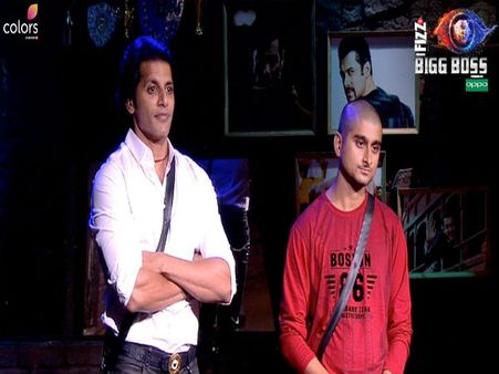 Bigg Boss 12 करणवीर के लिए दीपक ने गाया गाना, फैंस का भड़क जाएगा गुस्सा VIDEO अनदेखा