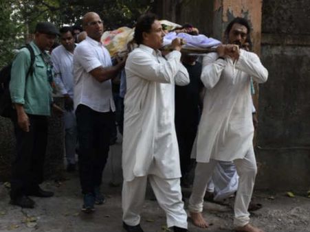 Just In: अर्जुन रामपाल की मां का निधन, बॉलीवुड सेलेब्स ने जताया शोक