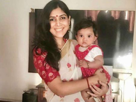 नवरात्र पर एक्ट्रेस ने घर ले आईं छोटी सी लक्ष्मी, गोद ली प्यारी सी बच्ची, सोशल मीडिया हुआ बावला