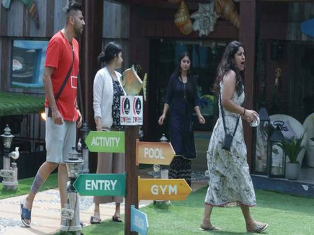 Bigg Boss 12 वाइल्ड कार्ड को सुपर पॉवर , सुरभि राणा के साथ 4 कंटेस्टेंट बाहर Video
