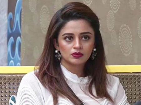 Bigg Boss 12 Live घर से बेघर हुईं नेहा पेंडसे, फैंस के लिए चौंकाने वाली खबर !