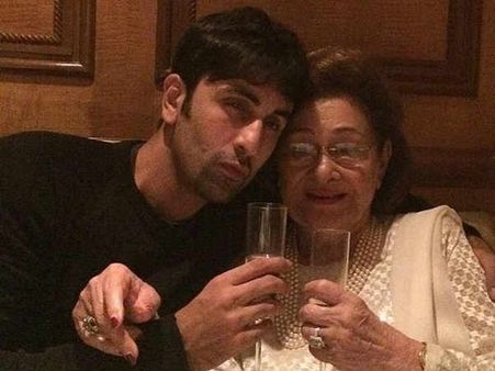 दादी कृष्णा राज कपूर के साथ अभी भी गोद में बैठते थे रणबीर कपूर, ये रही आखिरी वायरल तस्वीर