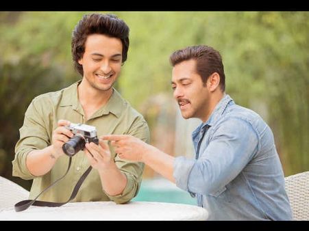 मैं अगर सलमान से पूछे बिना फिल्म साइन करूंगा तो मैं बेवकूफ हुआ - आयुष शर्मा