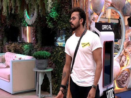 Bigg Boss 12 Live श्रीसंत का भड़का गुस्सा, घर की छत से भागने की कोशिश Video