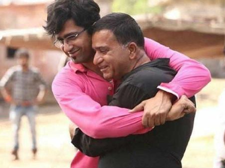 #MeToo: विक्की कौशल के पिता शाम कौशल ने मुझे ज़बरदस्ती पॉर्न क्लिप दिखाई - असिस्टेंट डायरेक्टर