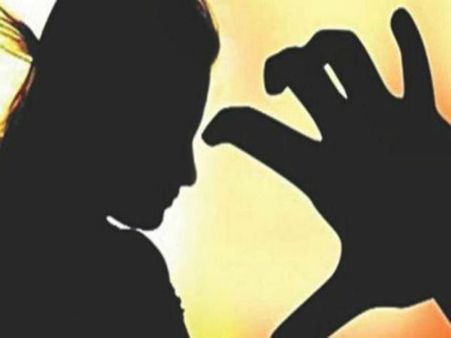 #Me Too 8 सुपरस्टार एक्ट्रेस के साथ यौन शोषण, किसी के ब्रेस्ट पर हाथ तो कभी