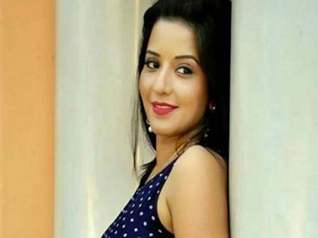 2018 की नंबर 1 सेक्सी डायन,मोनालिसा की टॅापलेस तस्वीरों ने मचा दी सनसनी Viral