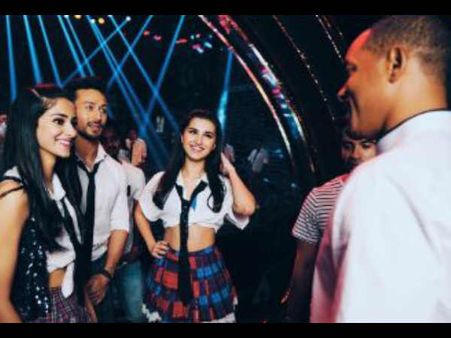 First Pics: स्टूडेंट ऑफ द ईयर 2 की धमाकेदार तस्वीरें - विल स्मिथ और टाईगर श्रॉफ