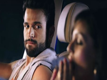 XXX अनसेंसर्ड का वीडियो लीक, 2018 की Adult वेब सीरीज ,अकेले में देखिए