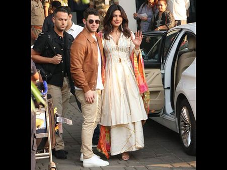 Nick Jonas-Priyanka Chopra wedding: शादी के लिए मुंबई से जोधपुर रवाना हुए निक और प्रियंका