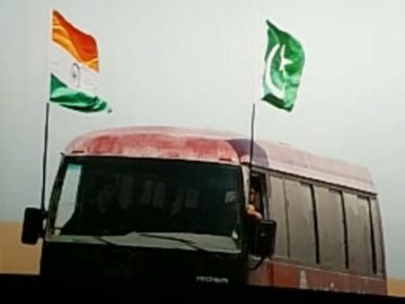सलमान खान की भारत में एक सीन में फहराया गया पाकिस्तानी झंडा, लोगों ने जमकर किया विरोध