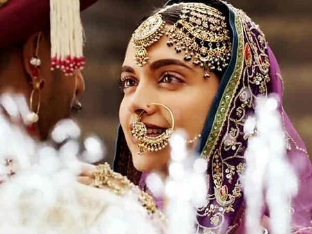 DeepVeer Wedding Video: दूल्हे राजा बनकर दीपिका के पास बोट से पहुंचे रणवीर, लीक हो गई आज की Pics