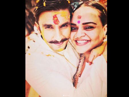 दूल्हे रणवीर सिंह की हल्दी वाली Pics, शादी के बाद हो रही वायरल, बेहद क्यूट