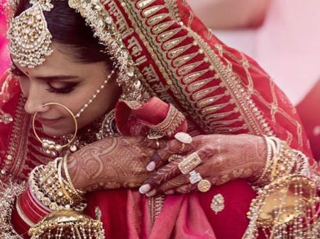 DeepVeer Wedding: दीपिका पादुकोण के शादी का खूबसूरत लंहगा- कीमत जानकर हैरान रह जाएंगे