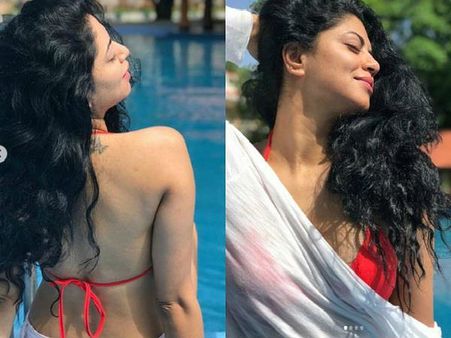 चंद्रमुखी चौटाला ने मचा दिया बवाल, बिकिनी में सेक्सी योगा की ये तस्वीरें viral
