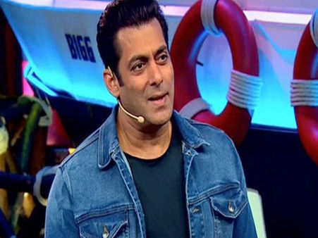 Bigg Boss 12: सलमान का खुलासा घर में खतरा, श्रीसंत बन गए विनर , सृष्टि घर से बाहर